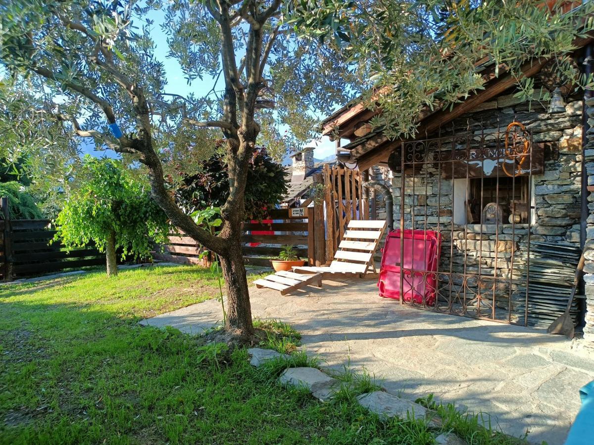 Rosina House E Chalet Colico Esterno foto